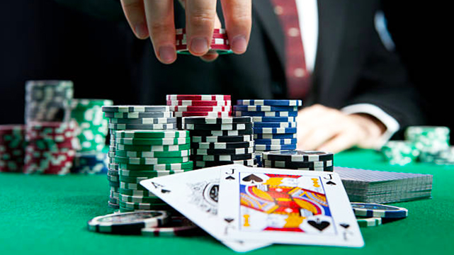 How can I find a safe and reputable online casino?